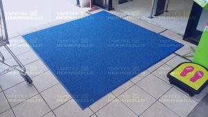 tapete azul de entrada